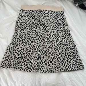 Ann Taylor Cream and Black Patterned A-Line Skirt